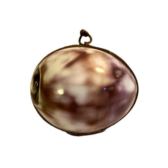 Vintage Cowrie Shell Brass Hinged Trinket Box, Kiss-Lock Closure, Delicate - Picture 1 of 4